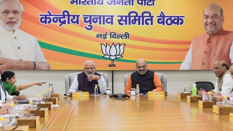 In the Lok Sabha elections, the veteran leader of BJP, 284 candidates have been stamped in the name of the candidate.