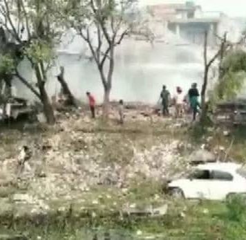 पंजाब: गुरदासपुर में पटाखा फैक्ट्री में धमाका, 50 लोगों के फंसे होने की आशंका