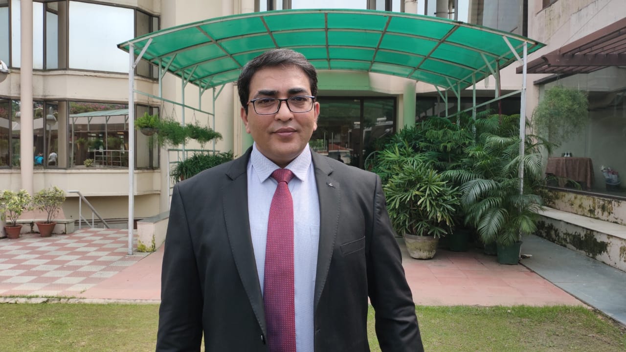 dr dharm p pandey विश्व फिजियोथेरेपी दिवस पर डॉक्टर धर्म पांडे से द न्यूज़ रूम नाउ की खास बातचीत thenewsroomnow